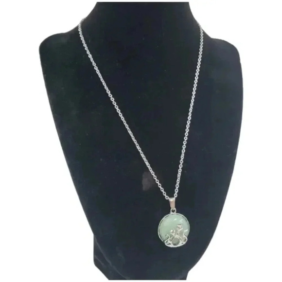 Green Aventurine Mother and Baby Cat Necklace with Natural Stone Center - Picture 4 of 8